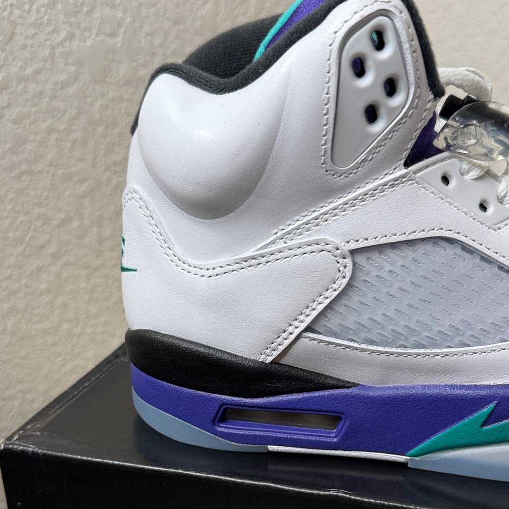 Air Jordan 5 retro OG White and Purple High-Top Sneakers size 7 - Picture 3 of 16